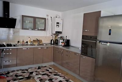 Casă cu 4 camere în Crevedia