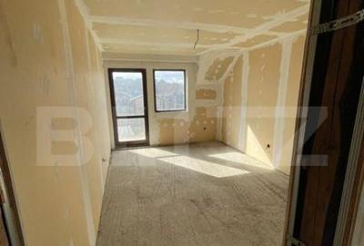 Apartament cu destinatii multiple, semifinisat, 227 mp, zona - 3