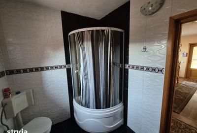 Casă cu 5 camere cu Teren 450 Mp în Hemeiuș - 2