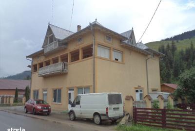 Casă cu 4 camere cu Teren 580 Mp în Fundu Moldovei