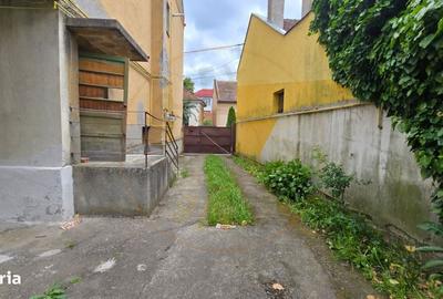 Apartament cu 3 camere decomandat în Titulescu - 11