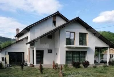 Casa individuala cu 4 camere,pretabila casa de vacanta sau pensiune,Pianu de Sus - 2