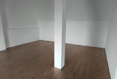 Casă cu 7 camere cu Teren 2500 Mp în Marginea - 2