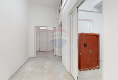 Spațiu comercial, de 132 mp, în Semicentral - 6