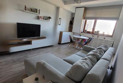 Apartament cu 3 camere decomandat, mobilat în Tomis Nord