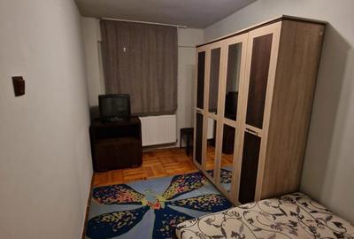 Apartament cu 3 camere semidecomandat în Intim - 1