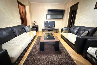 Apartament cu 3 camere semidecomandat, mobilat în P-ța Romană