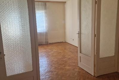Apartament cu 4 camere semidecomandat în Piața Centrală - 11