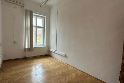 Spațiu comercial, de 140 mp, în P-ța Maria - 3