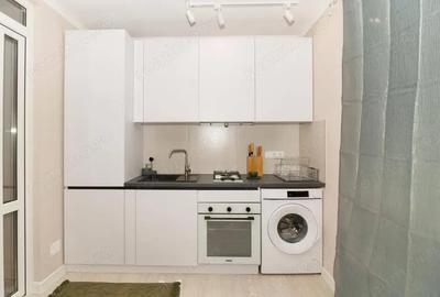 Apartament cu 2 camere decomandat în Tractorul