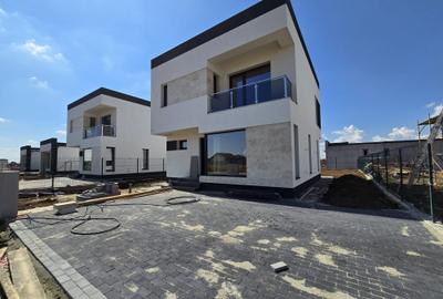 Vila -  4 camere - 2 bai - apa curenta- incalzire pardoseala- str asfaltata