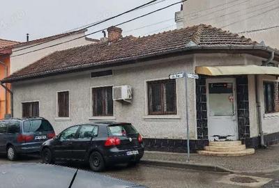 Casă cu Teren 670 Mp în Central