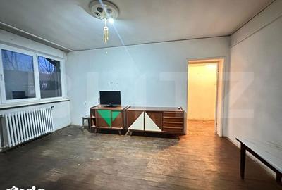 Apartament cu 3 camere semidecomandat în Rovine