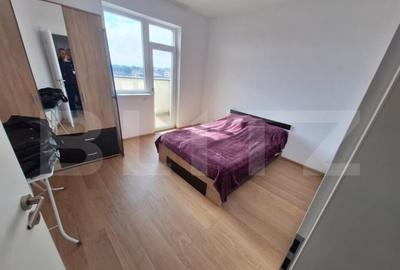 Apartament cu 3 camere semidecomandat în Girocului