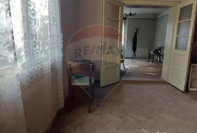 Casă cu 4 camere cu Teren 720 Mp în Central - 11