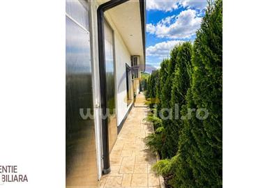 Casă cu 4 camere cu Teren 1141 Mp în Central - 11
