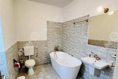 Pensiune cu 6 camere curte de 139 mp zona Ultracentrala din - 1