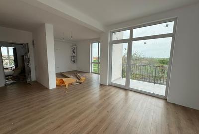 Apartament cu 2 camere semidecomandat în Moșnița Nouă