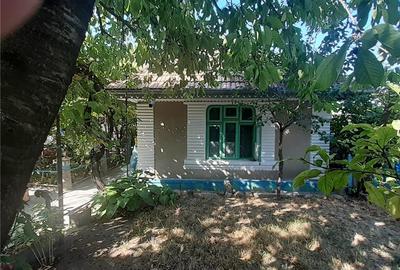 Casă cu 3 camere cu Teren 400 Mp în Huși - 4