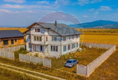 Vila cu 14 camere la gri in Carpinis RMX147994 | COMISI... - 1