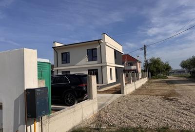 Casă cu 4 camere în Central - 2
