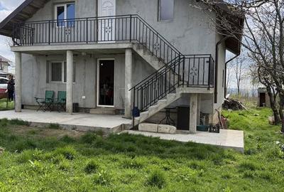 Casă cu 4 camere în Grajduri - 1