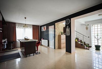 Casă cu 4 camere cu Teren 1000 Mp în Podu Oltului - 4