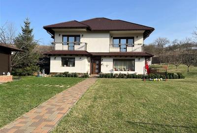 Vila 6 camere - 1500mp teren - Bucium