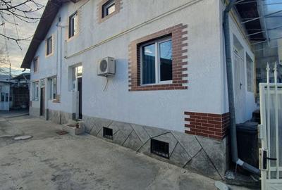 Casă cu 4 camere cu Teren 300 Mp în Central - 2