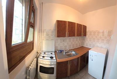 Garsonieră, zona Giurgiului, 2 stații  Eroii Revoluției, str Magurei, 1 - 3