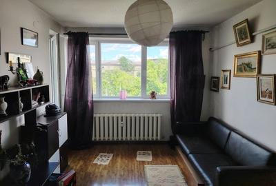 Apartament cu 3 camere semidecomandat în Drumul Taberei - 1