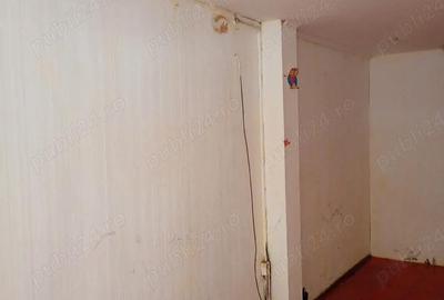 Spațiu comercial, de 40 mp, în Central - 3