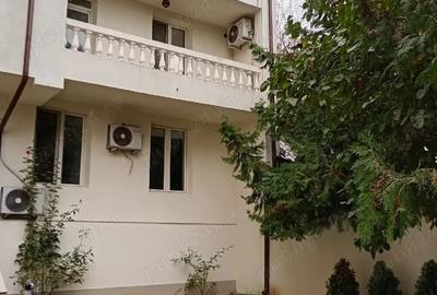 Casă individuală cu 9 camere cu Canalizare în Parcul Carol - 1