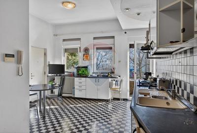 Apartament cu 10 camere decomandat, mobilat în Capitale - 40