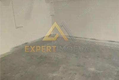 Spațiu comercial, de 135 mp, în Central - 3