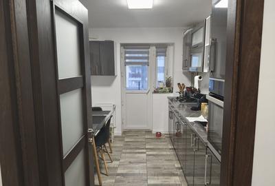 Apartament cu 4 camere decomandat în Popoveni - 1