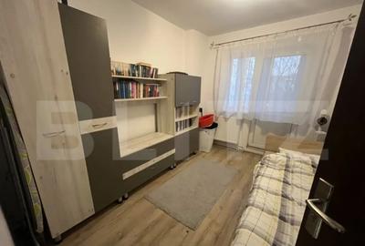 Apartament cu 4 camere semidecomandat în Central - 1