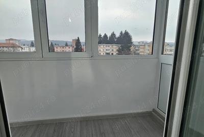 Apartament Semimobilat Central 4 camere Campina. De vanzare - 4
