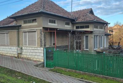 Casă cu 3 camere în Central - 1