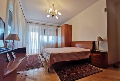 Casă individuală cu 8 camere cu Canalizare în Domnești - 9