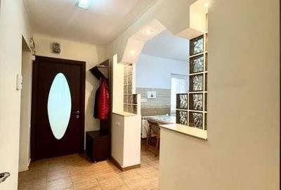 Apartament cu 3 camere semidecomandat în Rahova - 1