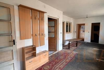 Casă individuală cu 4 camere cu Canalizare în Km 5 - 7