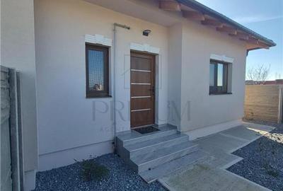 Duplex cu 3 camere cu Canalizare în Albina - 1