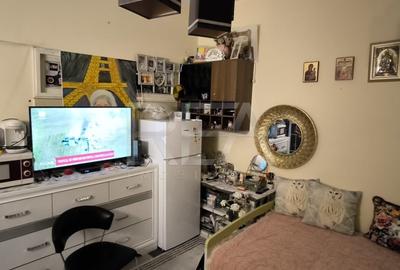 Garsoniera, Universitate - 2