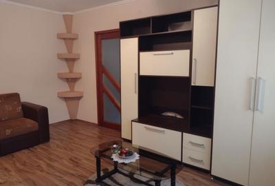 Apartament cu 2 camere nedecomandat în Precista