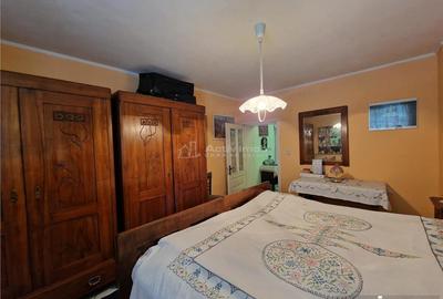 Casă cu 5 camere cu Teren 2446 Mp în Central - 1