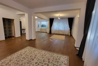 Casă individuală cu 5 camere cu Teren 400 Mp în Pipera