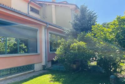 Casă cu 7 camere cu Teren 1213 Mp în Roșu - 1