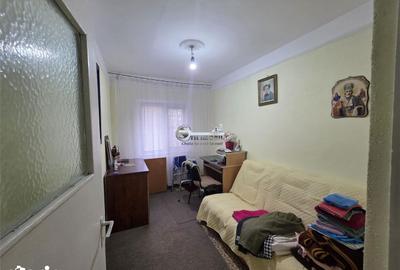 Apartament cu 3 camere decomandat în Podu Roș - 3