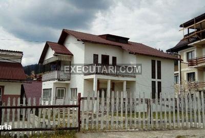 Casă cu 4 camere în Central - 2